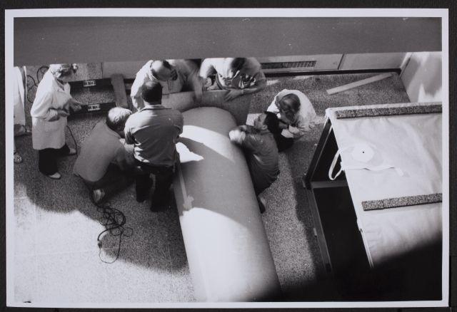 Fotografías del desmontaje de Guernica en el Museum of Modern Art de Nueva York para su posterior traslado a Madrid