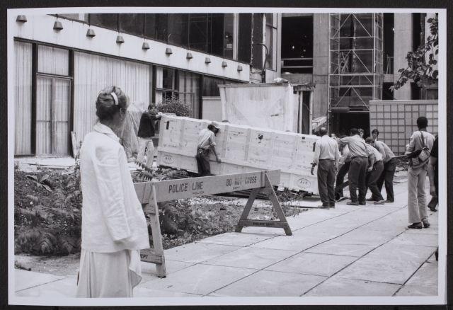 Fotografías del desmontaje de Guernica en el Museum of Modern Art de Nueva York para su posterior traslado a Madrid