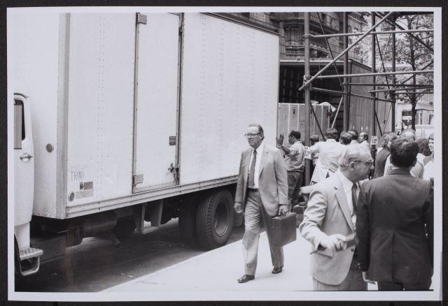 Fotografías del desmontaje de Guernica en el Museum of Modern Art de Nueva York para su posterior traslado a Madrid