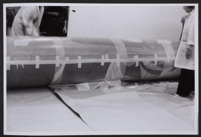 Fotografías del desmontaje de Guernica en el Museum of Modern Art de Nueva York para su posterior traslado a Madrid