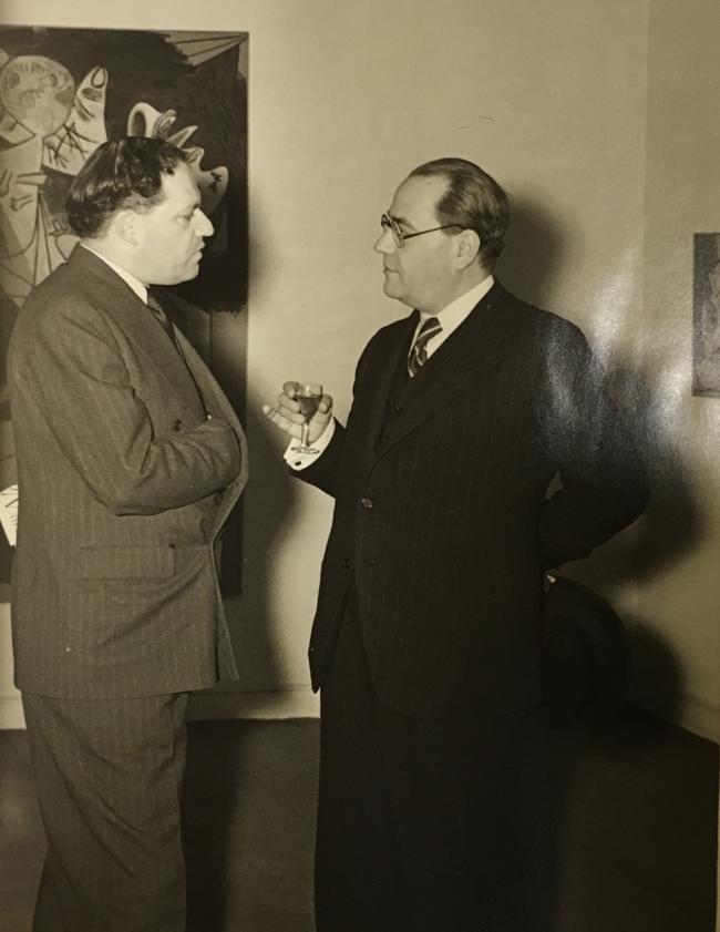 Juan Negrín en la inauguración de la exposición Picasso’s Guernica en la Valentine Gallery