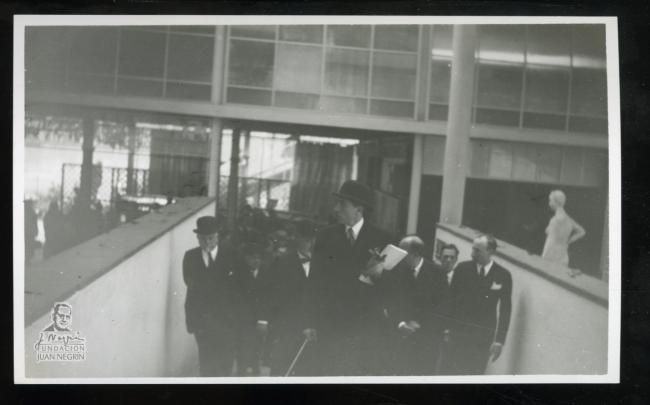 Albert Lebrun, Presidente de la República de Francia, visita el Pabellón Español 