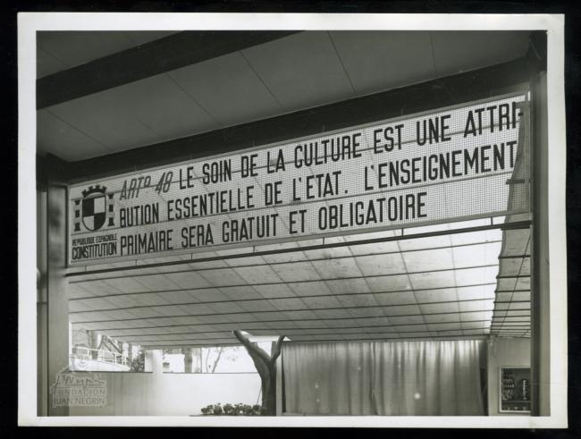 Albert Lebrun, Presidente de la República de Francia, visita el Pabellón Español 