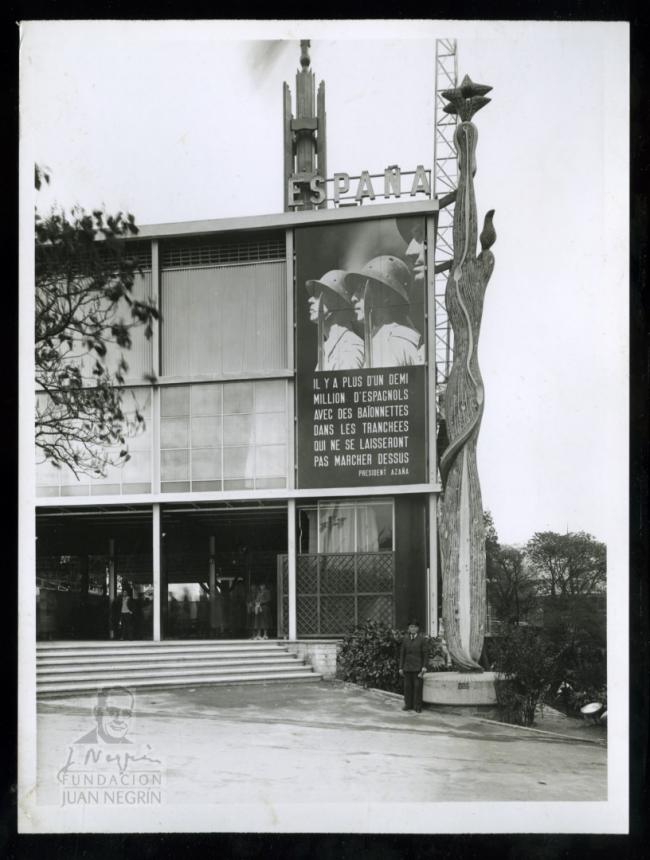Albert Lebrun, Presidente de la República de Francia, visita el Pabellón Español 