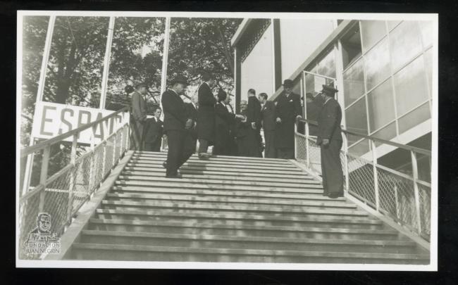 Albert Lebrun, Presidente de la República de Francia, visita el Pabellón Español 