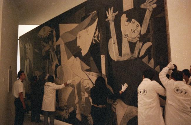 Llegada de Guernica al Museo Reina Sofía