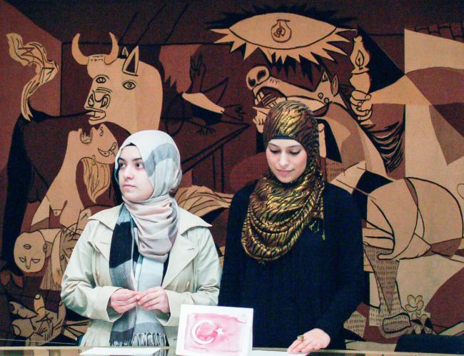 Renata Jaworska, <em>119-minute circle</em>. Performance, Whitechapel Gallery, London, 14 March 2010. Photo ©Renata Jaworska / VG Bild Kunst Bonn