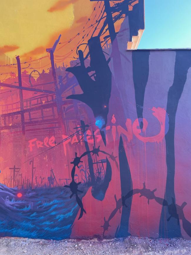 Graffiti con motivos de Guernica en Los Alcázares