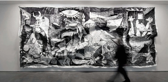 Javier Arce, Estrujados (GUERNICA - XL) [Scrunched (GUERNICA – XL)] Series, 2007. © Javier Arce, 2007  
