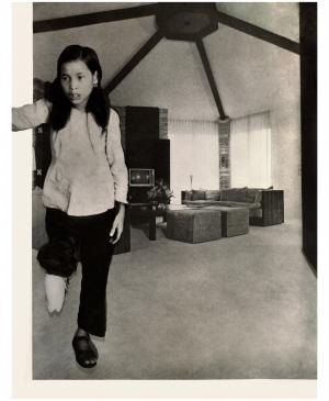 Martha Rosler, "Tron (Amputee)", from the series <em>House Beautiful: Bringing the War Home</em> [Tron (Amputada), de la serie Casa preciosa. Trayendo la guerra al hogar, ca. 1967-1972] 