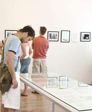 Vista de la exposición <em>That was Then, This is Now</em>, MoMA PS1, Nueva York, 22 de junio-22 de septiembre, 2008 