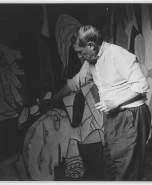 Picasso fotografiado por Dora Maar trabajando en Guernica en su taller de la rue des Grands-Agustin