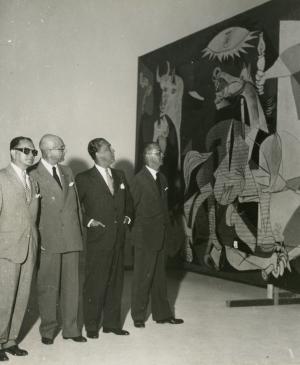 Vistas de Guernica expuesto en la II Bienal de São Paulo