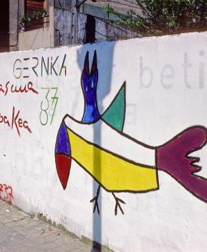 Mural conmemorativo del 50 aniversario del bombardeo en el pueblo de Gernika