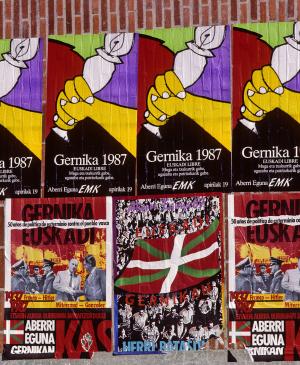 Mural conmemorativo del 50 aniversario del bombardeo en el pueblo de Gernika