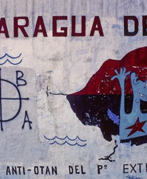 Colectivo anti-OTAN en el Paseo de Extremadura