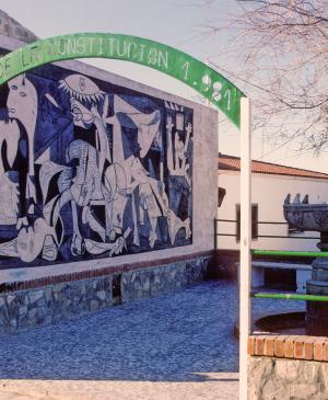 Mural en la Plaza de la Constitución de Fuentecarreteros