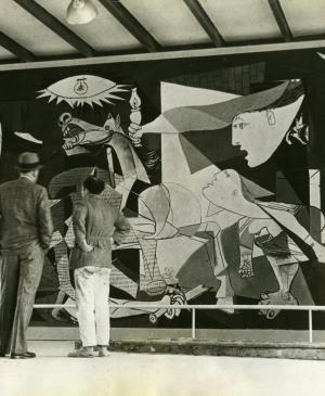 EN Guernica en la Exposición Internacional de París 1937