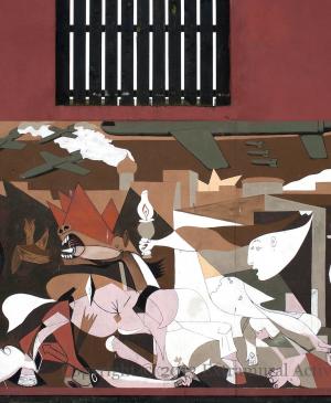 Guernica en la pared del Museum of Free Derry, Glenfada Park