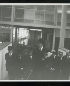 Albert Lebrun, Presidente de la República de Francia, visita el Pabellón Español 