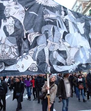 Manisfestación contra los suicidios provocados por los desahucios