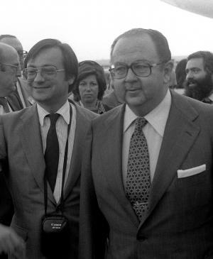 Íñigo Cavero and Javier Tusell on the Barajas runway, followed by Álvaro Martínez-Novillo and Rafael Fernández Quintanilla